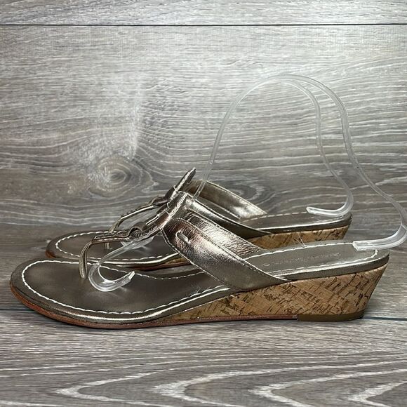 Bernardo Matrix Platinum Calf Leather Women’s Size 10M Thong Wedge Sandals - Picture 3 of 10